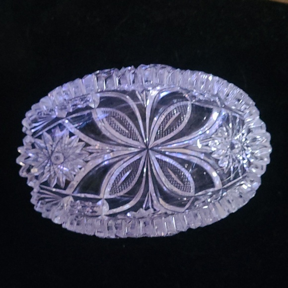 Flolded Flower Nappy Dish - Picture 1 of 4